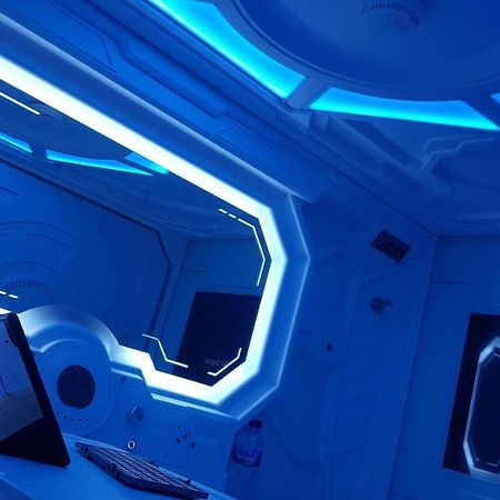 אנדה Apollo Capsule Hotel מראה חיצוני תמונה