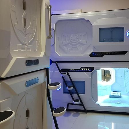 אנדה Apollo Capsule Hotel מראה חיצוני תמונה