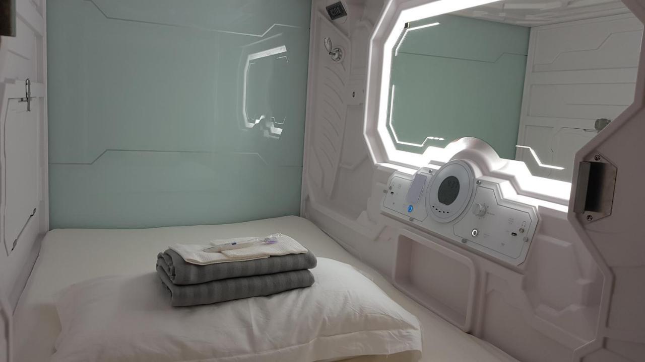 אנדה Apollo Capsule Hotel מראה חיצוני תמונה