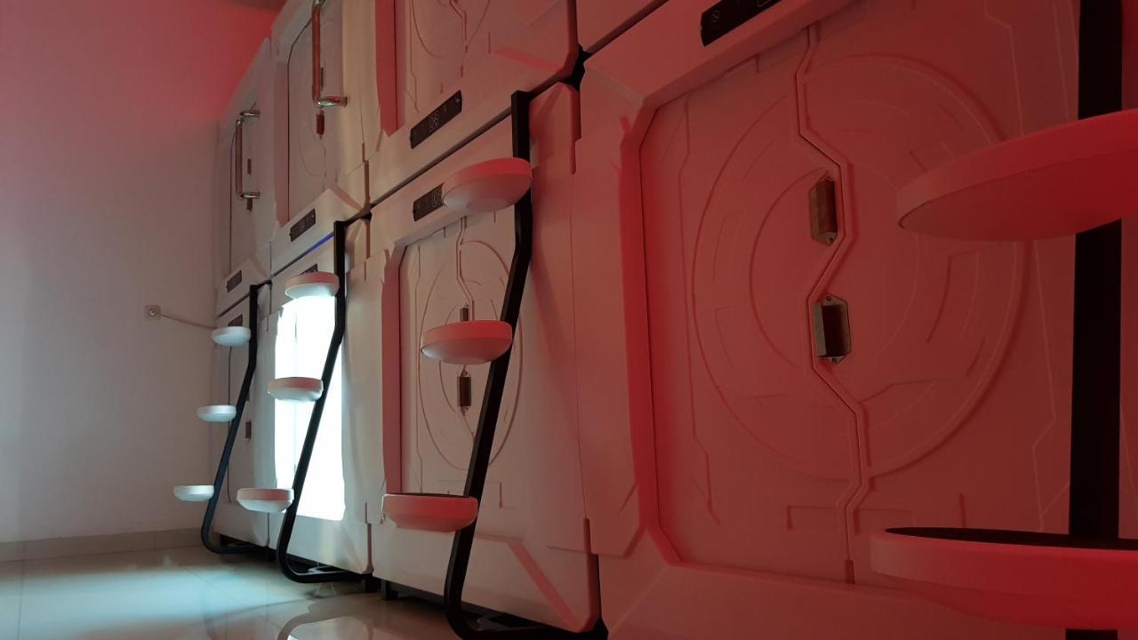 אנדה Apollo Capsule Hotel מראה חיצוני תמונה